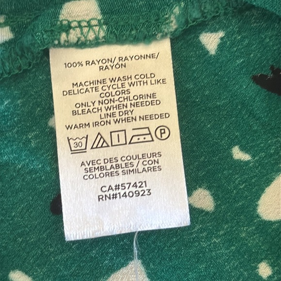 Loft Women’s Heart V- Neck long sleeves Puffed sleeves size 2 - Picture 8 of 14